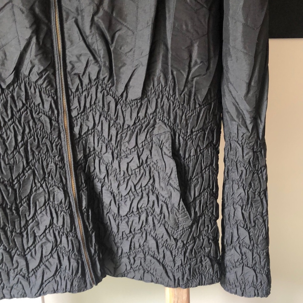 Elegant Reversible Black/Cream Women's Quilted Jacket - Picture 10 of 16